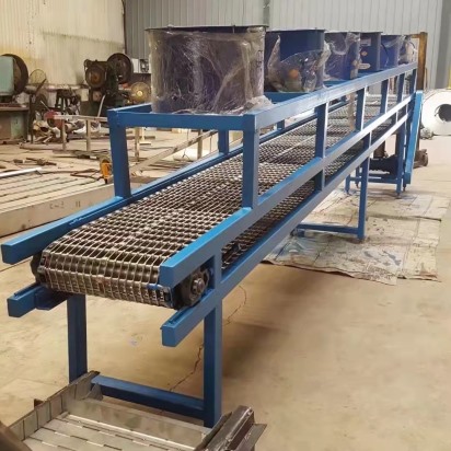降溫傳送帶，風(fēng)冷輸送機(jī)，給高溫?zé)峒t鍛造件降溫的鏈條片輸送機(jī)